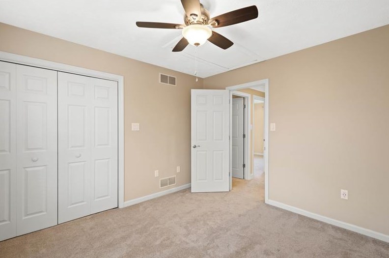 204 Sugarwood Dr, Venetia PA  15367-2303 exterior