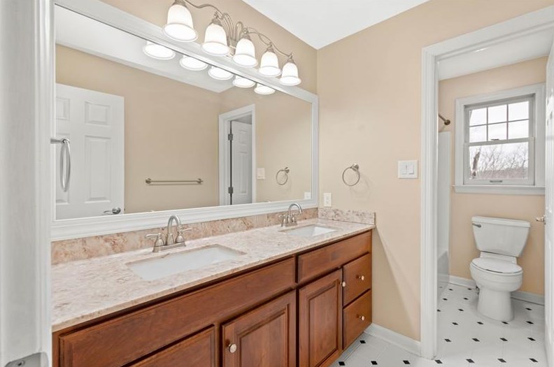 204 Sugarwood Dr, Venetia PA  15367-2303 exterior