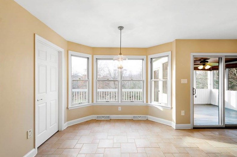 204 Sugarwood Dr, Venetia PA  15367-2303 exterior