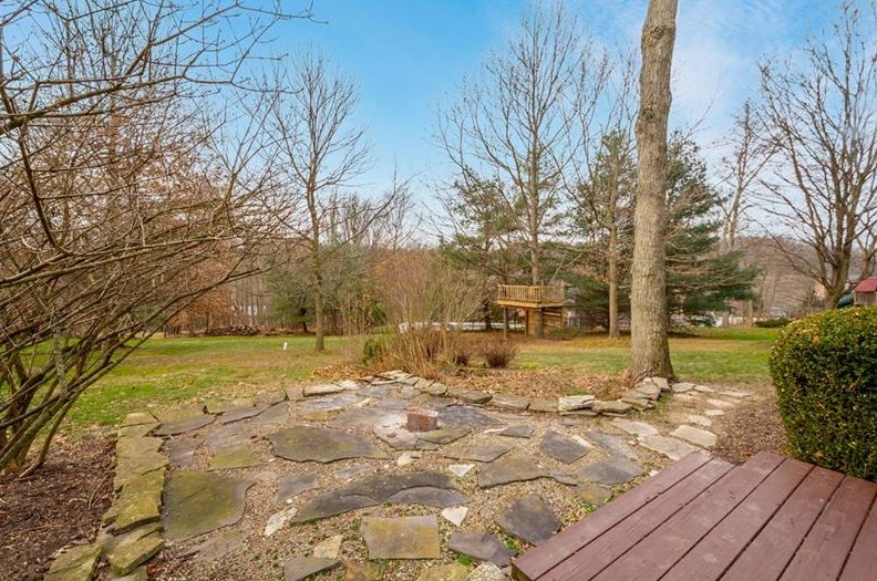 204 Sugarwood Dr, Venetia PA  15367-2303 exterior