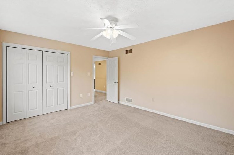 204 Sugarwood Dr, Venetia PA  15367-2303 exterior