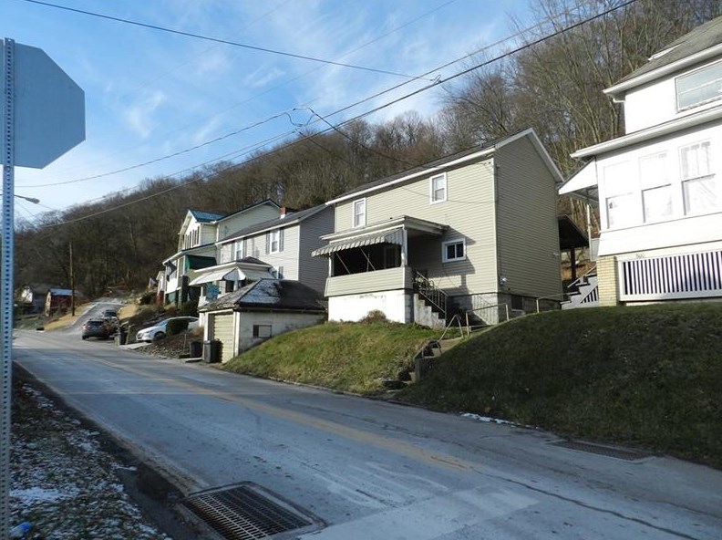802 Mckinley Ave, East Vandergrift, PA 15629