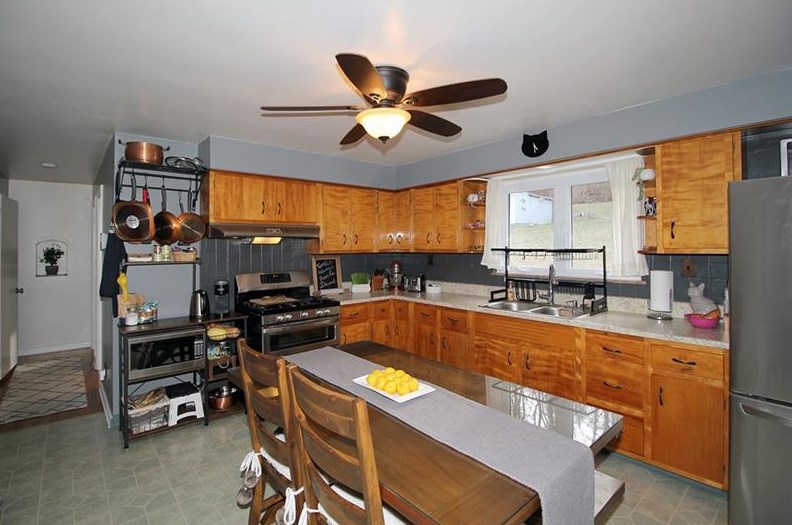 412 London Ave, North Versailles PA 15137-2802 exterior