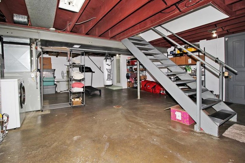 412 London Ave, North Versailles PA 15137-2802 exterior