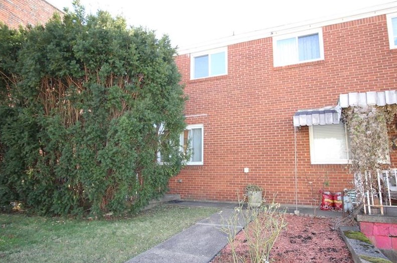 826 Kennebec St, Pittsburgh, PA 15217