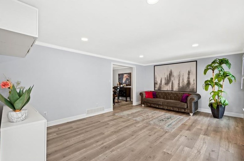 20 Oregon Trl, Bethel Park, PA 15102-1953