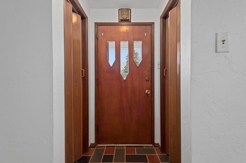210 Pickwick Dr, Bethel Park, PA 15102-1724