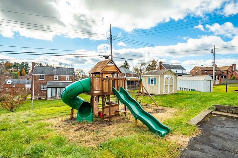 5363 Greenridge Dr, Pittsburgh PA 15236-1723 exterior