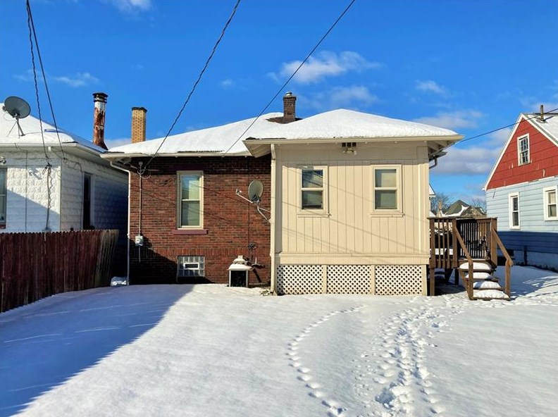 369 Baldwin Ave, Hermitage, PA 16146