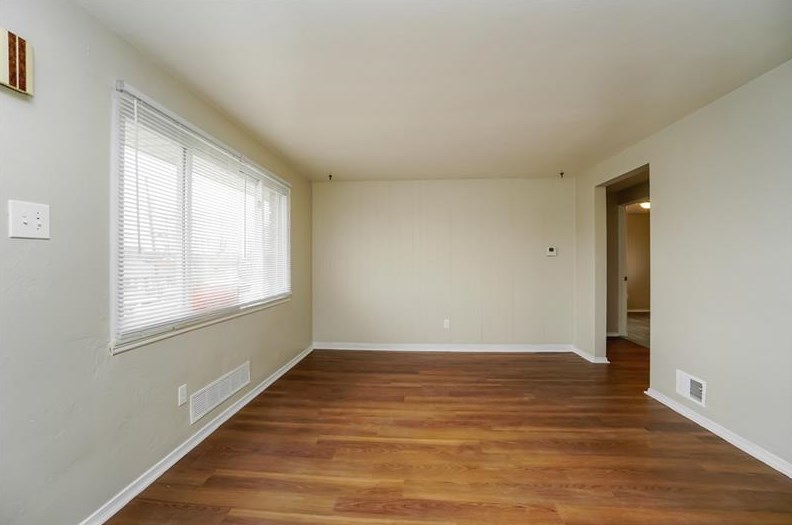 975 Ellen Dr, Pittsburgh, PA 15227