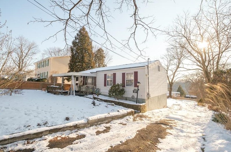 409 Cottonwood Dr, Noblestown, PA 15071