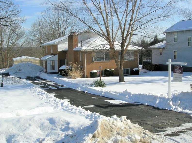 786 Wheatland Rd, Hermitage, PA 16159