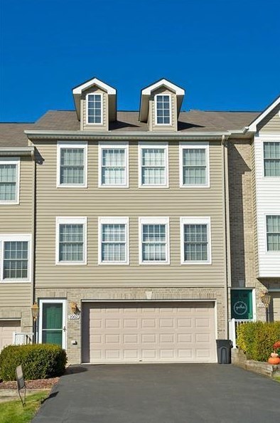 2002 Ashburn Ct, Jeannette, PA 15644