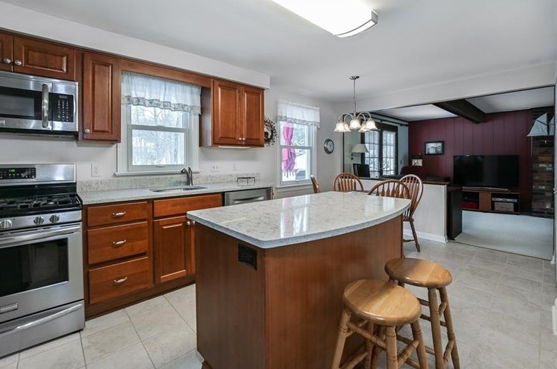 2107 Coventry Dr, Allison Park PA 15101-3361 exterior