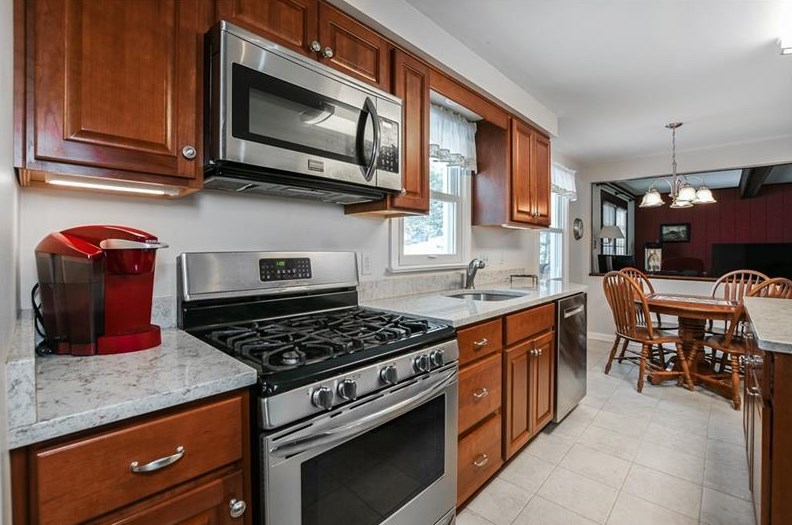 2107 Coventry Dr, Allison Park PA 15101-3361 exterior