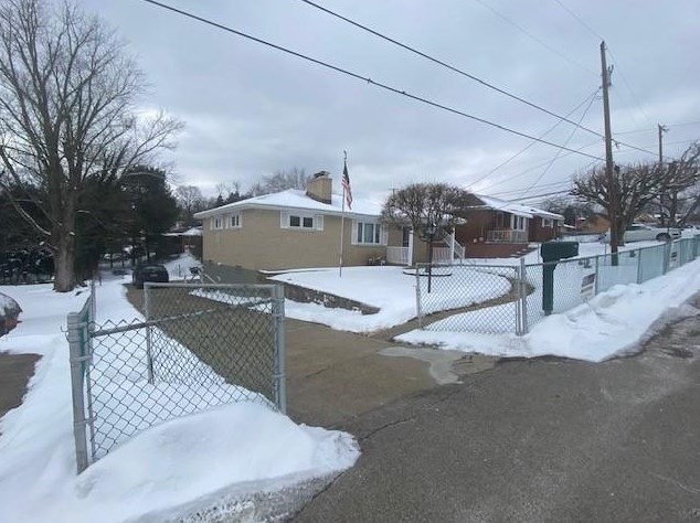 14090 Oakview Dr, Mckeesport, PA 15131-4245