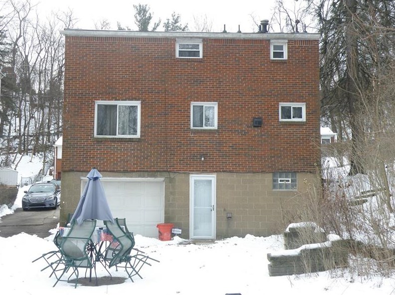 112 Westminster Dr, Verona, PA 15147