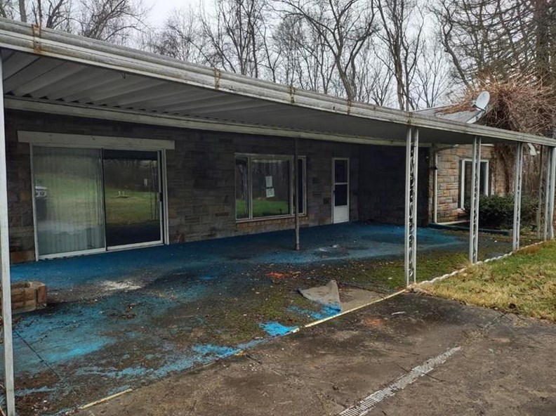 352 Hartzell School Rd, Fombell, PA 16123