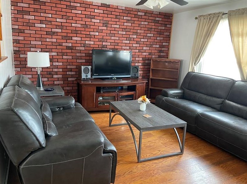 810 South St, Ellwood City, PA 16117
