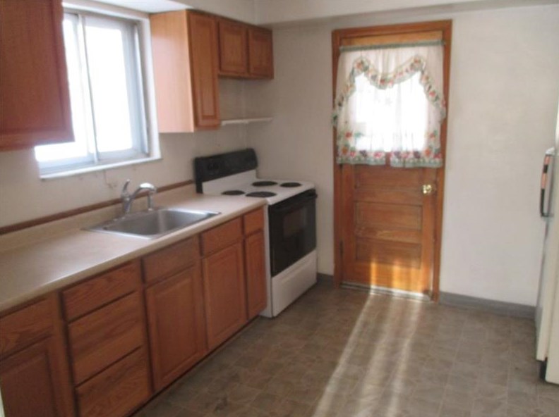 2626 Old Pulaski Rd, New Castle, PA 16105