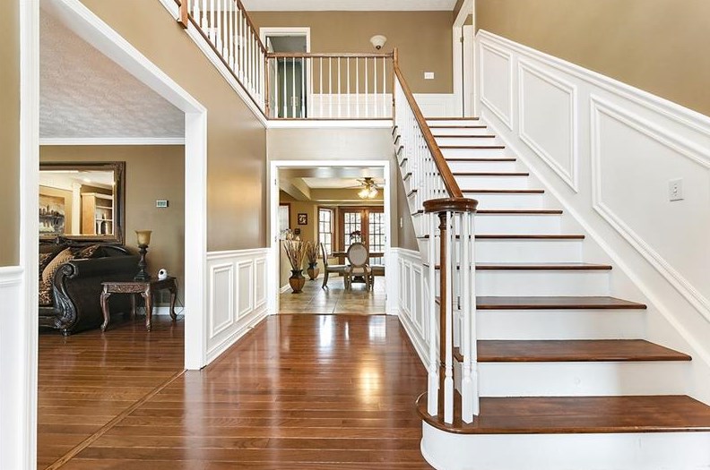 202 Meadowgrove Cir, Collier Township, PA 15106