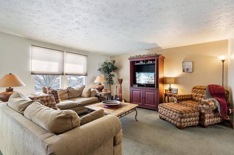 1888 Ivanhoe Dr, North Huntingdon, PA 15642