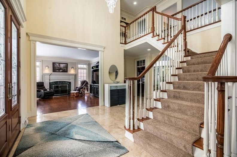 716 Parkview Dr, Gibsonia, PA 15044