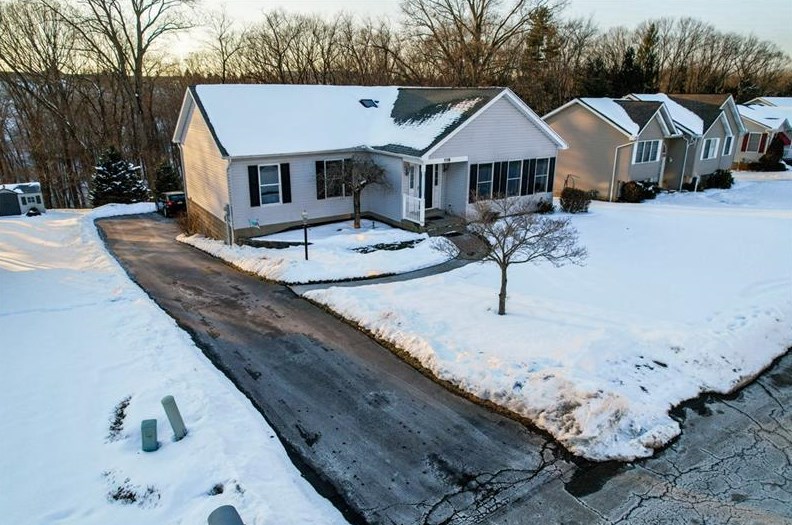 118 Brooks Edge Dr, Butler, PA 16001