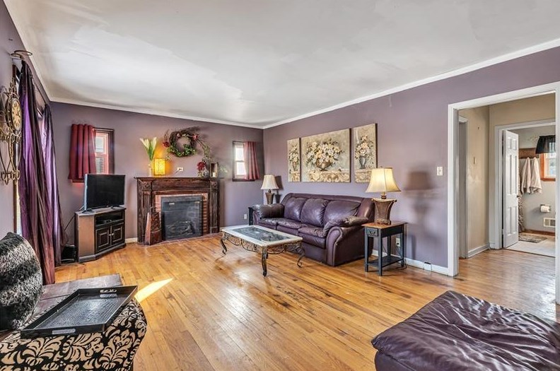 901 Crestview Dr, Ellwood City, PA 16117