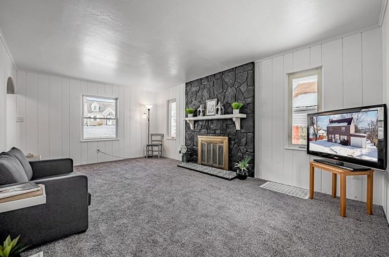 125 Kenmont Ave, New Kensington PA  15068-2927 exterior