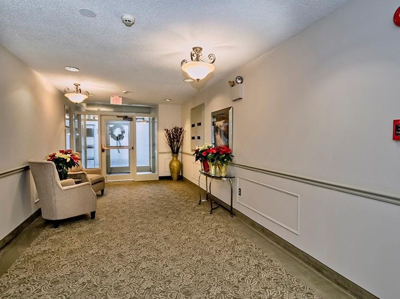 640 5th St #304, Oakmont, PA 15139