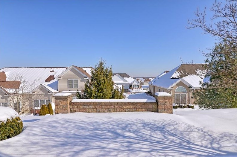 535 Pioneer Ln, Freedom, PA 15042