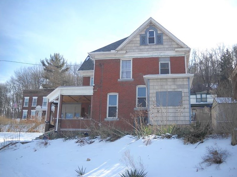 107 Wall St, Wall, PA 15148