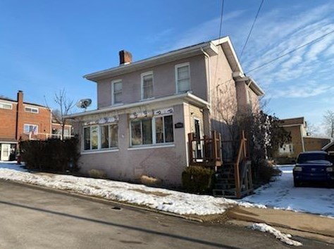 914 Western St, Tarentum, PA 15084-1236