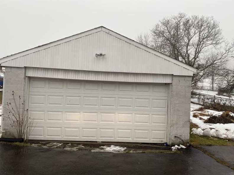 9690 Barnes Lake Rd, North Huntingdon, PA 15642
