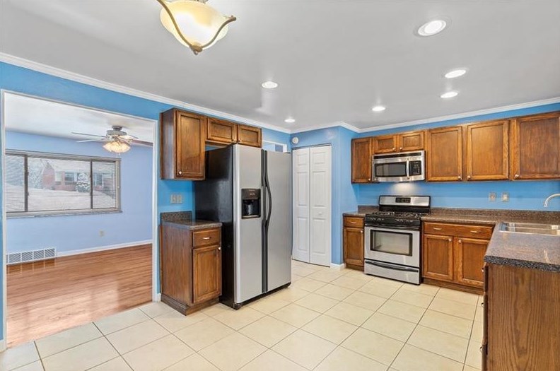 553 Lindsay Rd, Collier Township PA 15106-3849 exterior