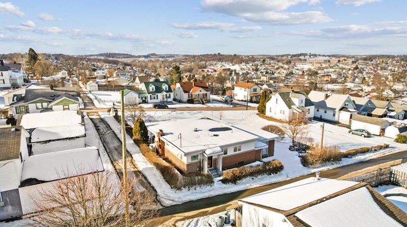 231 Clarendon Ave, Oliphant Furnace, PA 15401