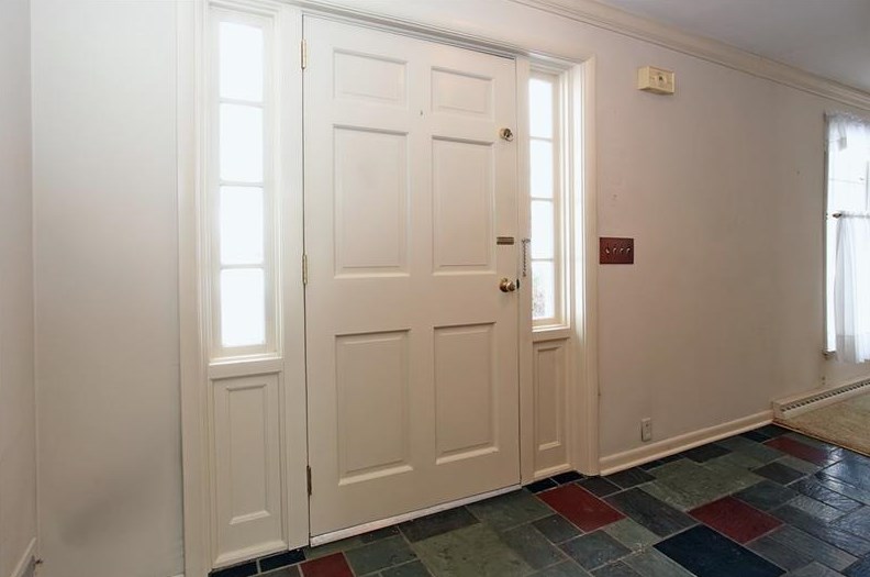 2822 Autumnwood Dr, Glenshaw, PA 15116