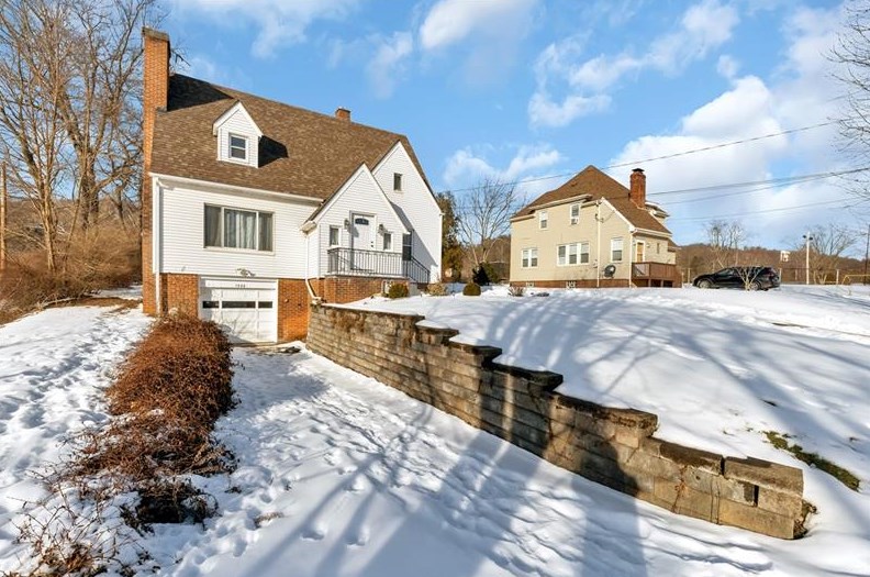 1322 Ohioview Dr, Industry, PA 15052