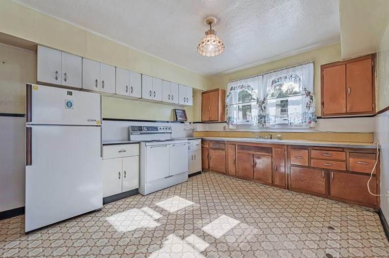 602-604 Church St, Herminie, PA 15637