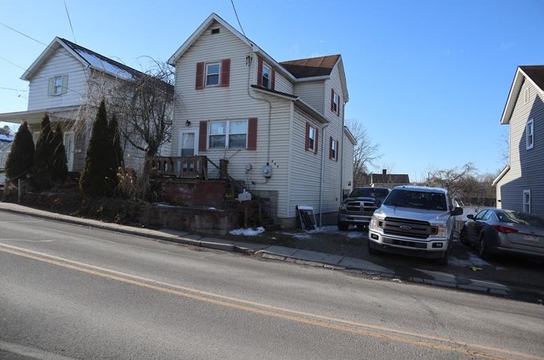 649 Wood St, California, PA 15419