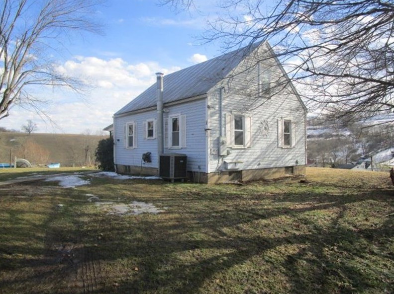 102 Mcquay Rd, Waynesburg, PA 15370