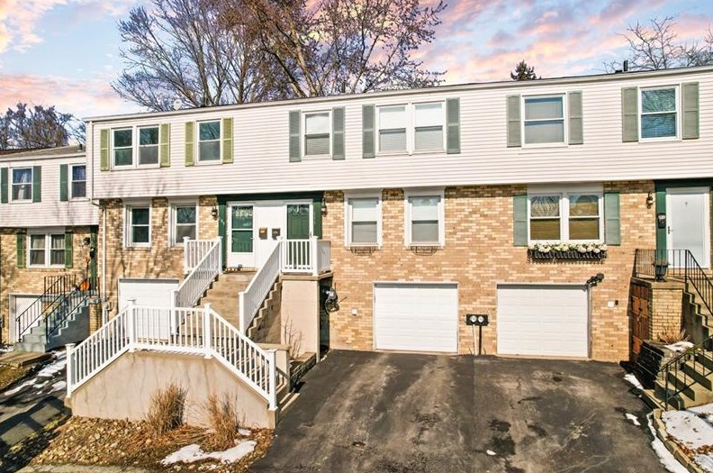 111 Hunting Creek Rd North, Canonsburg, PA 15317
