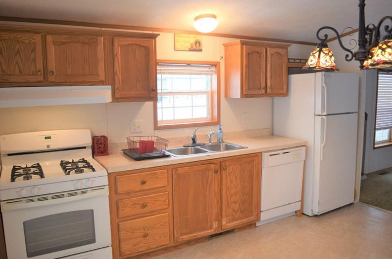 7 Quartz Ln, Grove City, PA 16127