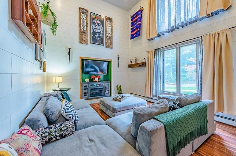 220 Skellytown Rd, North Huntingdon, PA 15642