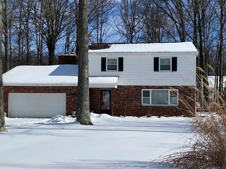 3235 Greentree Cir, New Castle, PA 16105