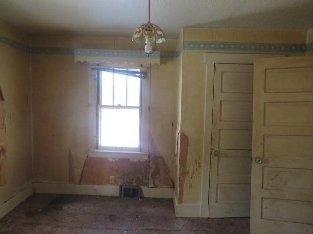 6470 2nd Ave, Library, PA 15129