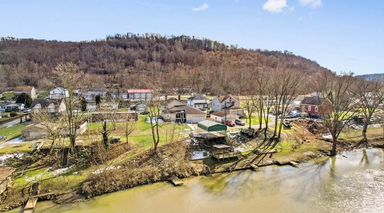 183 River St, Adah, PA 15410