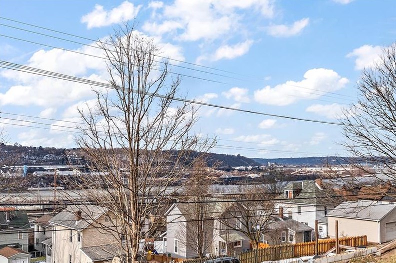 1445 6th Ave, Freedom, PA 15042-1910