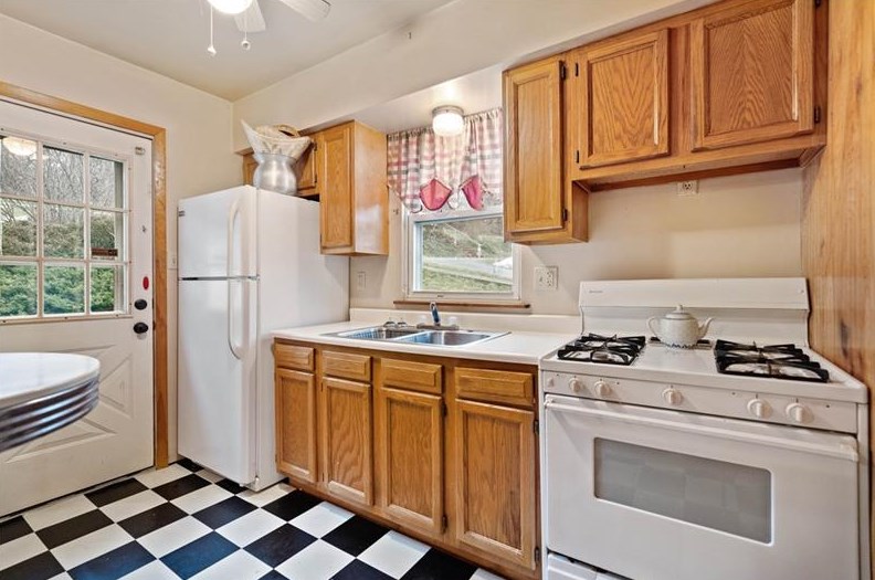 168 Country Clb Rd, Washington PA 15301-2710 exterior